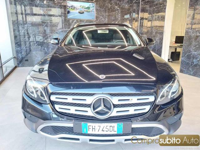MERCEDES-BENZ E 220 Gray pastel