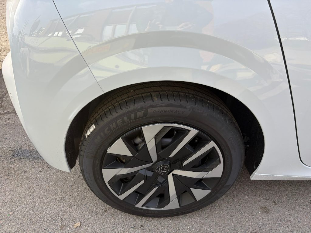 PEUGEOT 208 Hybrid 110 e-DCS6 Style - 8