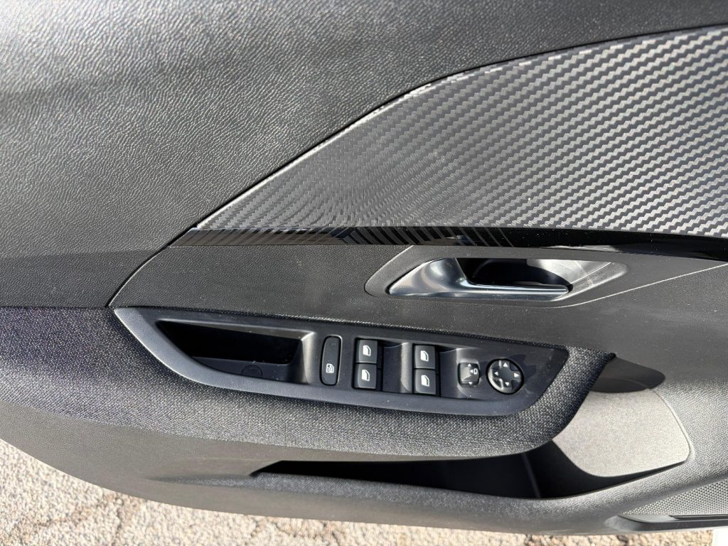 PEUGEOT 208 Hybrid 110 e-DCS6 Style - 17