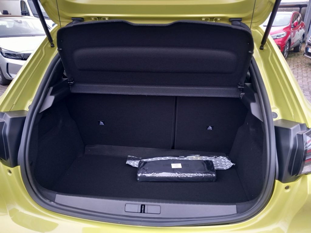 PEUGEOT 208 Hybrid 110 e-DCS6 Business - 11