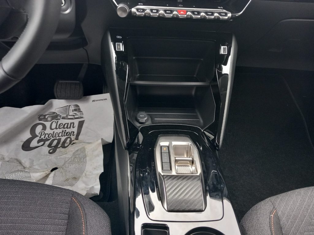 PEUGEOT 208 Hybrid 110 e-DCS6 Business - 21