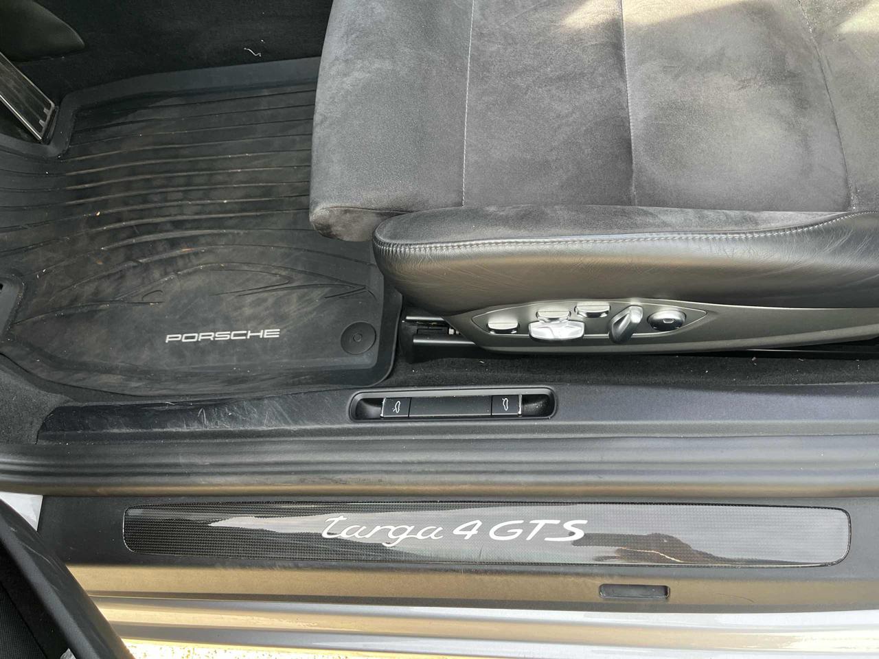 PORSCHE 911 3.0 Targa 4 GTS - Service Porsche - 17