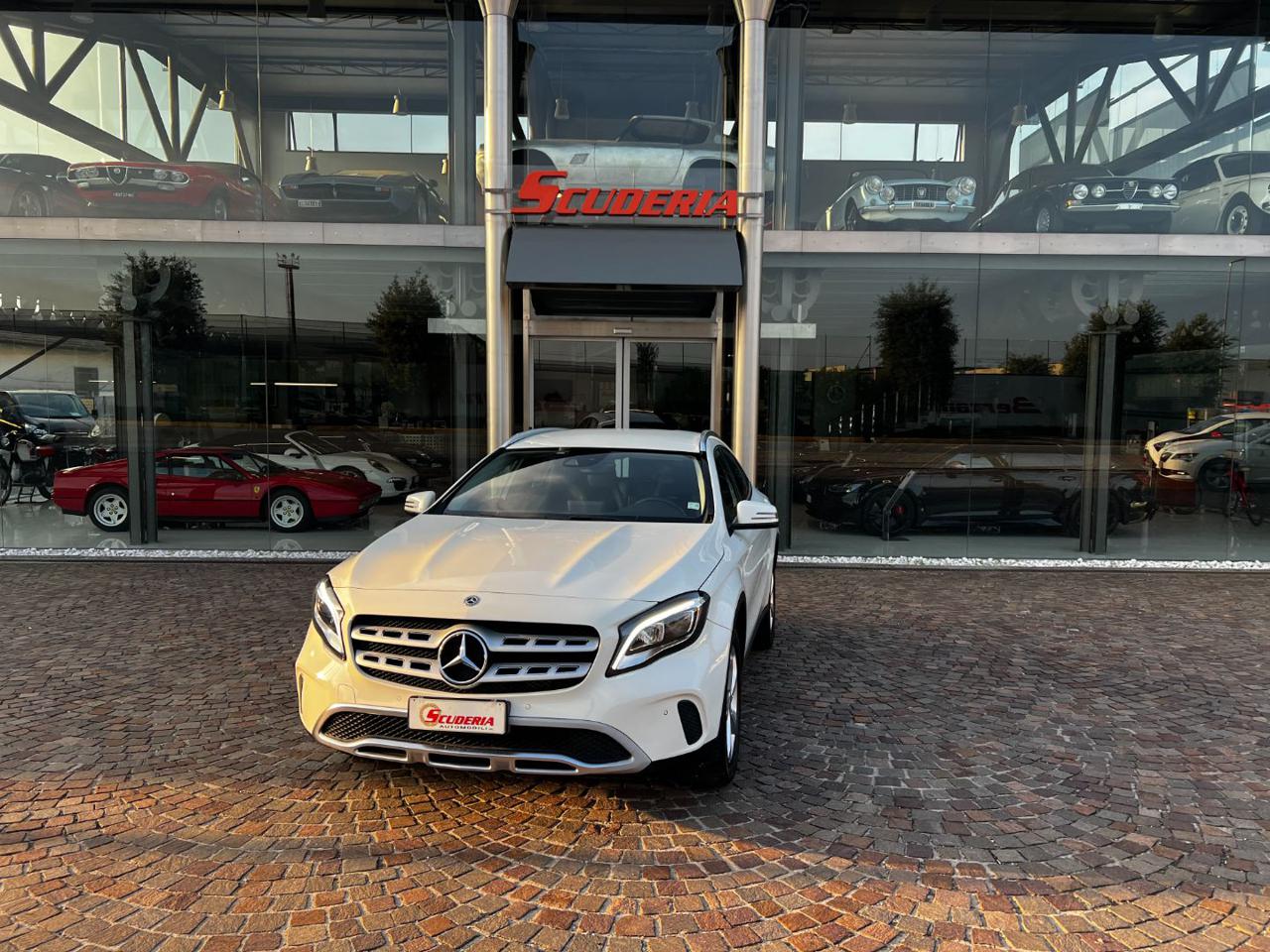 MERCEDES-BENZ GLA 200