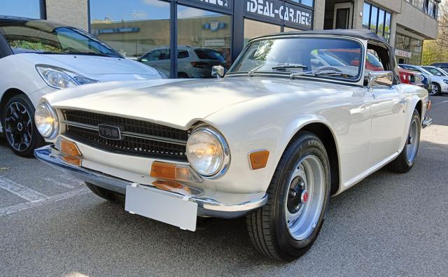 TRIUMPH TR6 Bianco pastello