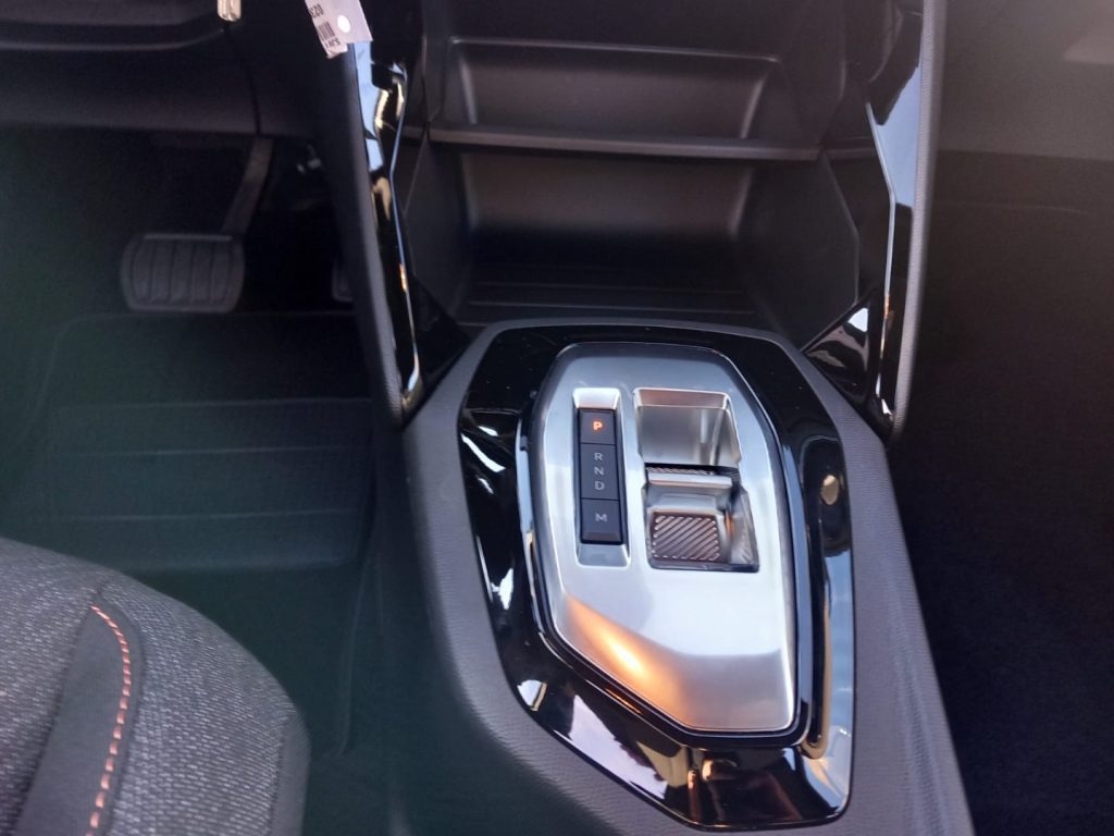 PEUGEOT 2008 Hybrid 145 e-DCS6 Style - 22