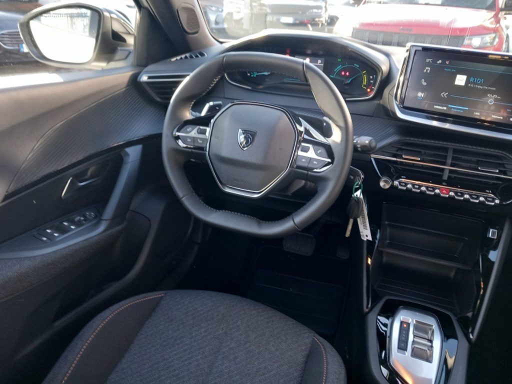 PEUGEOT 2008 Hybrid 145 e-DCS6 Style - 23