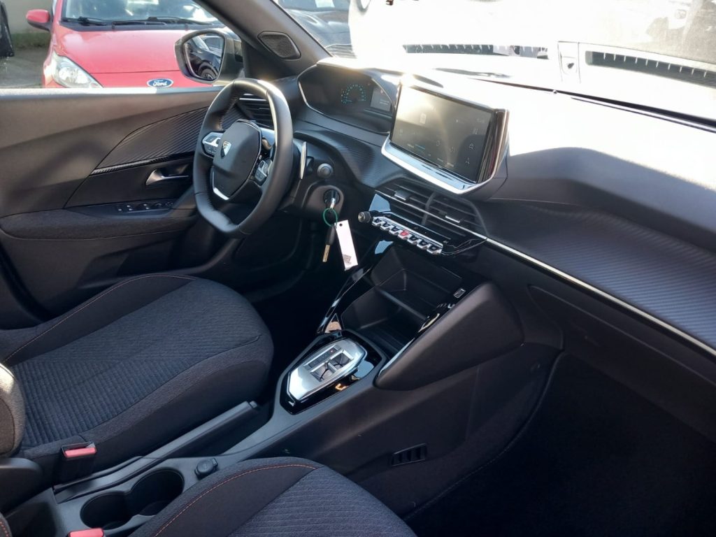 PEUGEOT 2008 Hybrid 145 e-DCS6 Style - 18