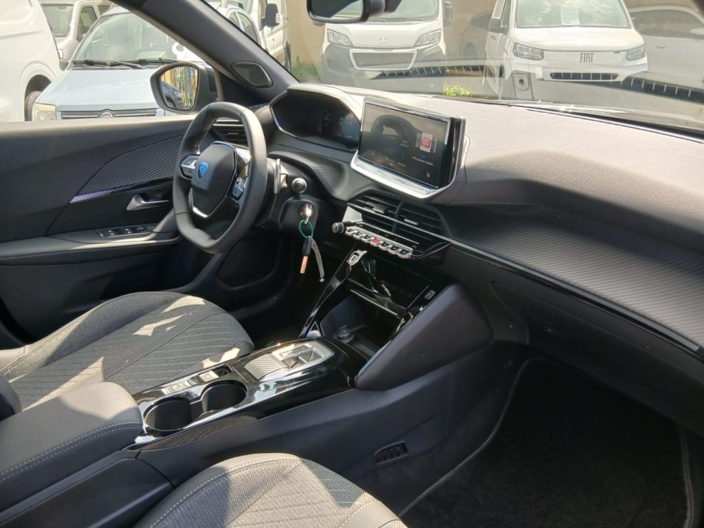 PEUGEOT 2008 Hybrid 145 e-DCS6 Allure+Kit riparazione - 17