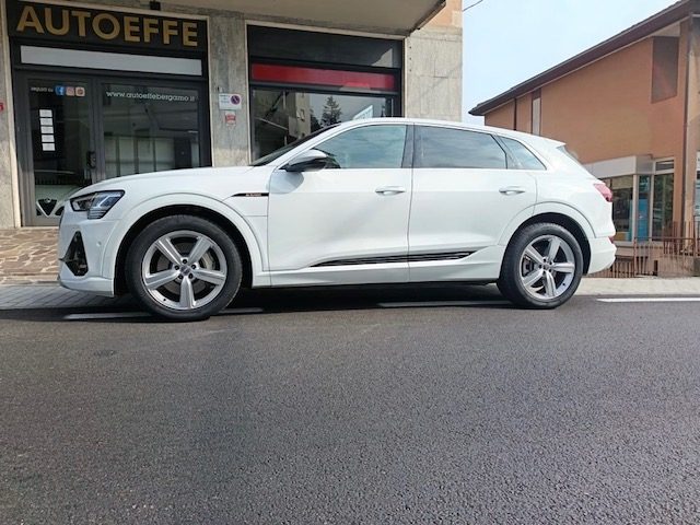 AUDI e-tron Bianco metallizzato