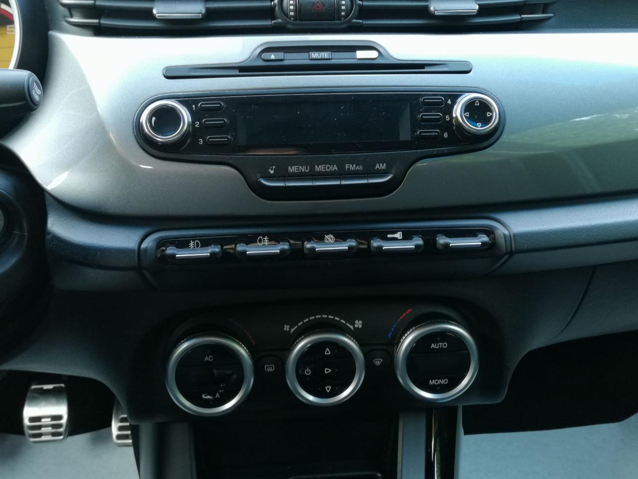 ALFA ROMEO Giulietta 1.6 JTDm-2 105 CV Distinctive - 11