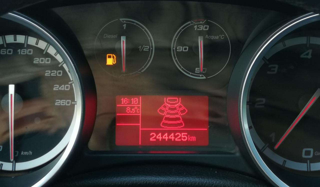 ALFA ROMEO Giulietta 1.6 JTDm-2 105 CV Distinctive - 10