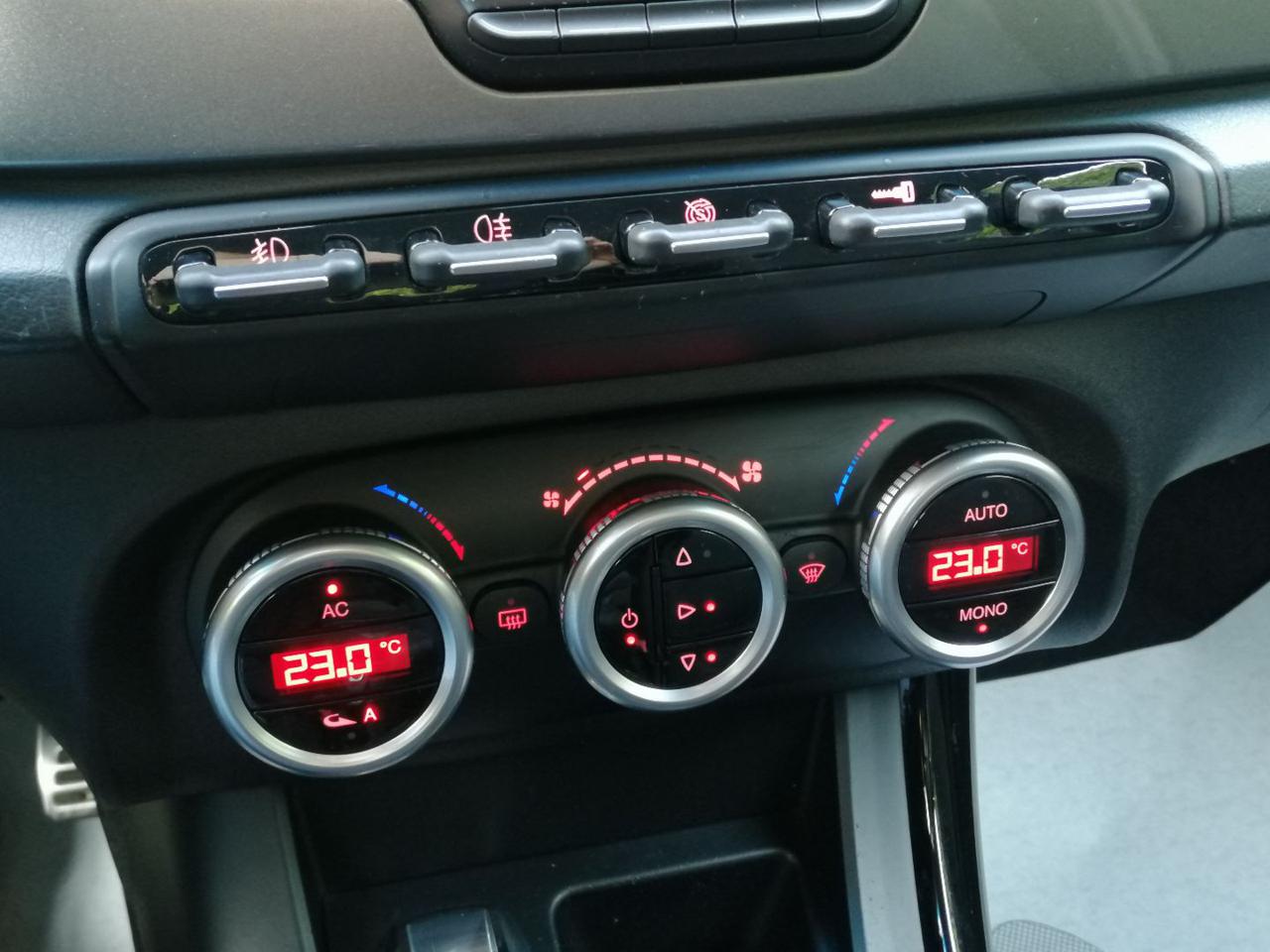 ALFA ROMEO Giulietta 1.6 JTDm-2 105 CV Distinctive - 12