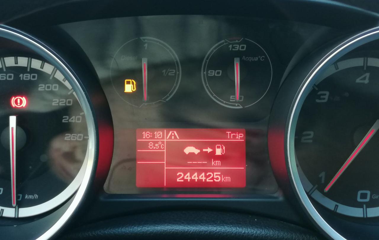 ALFA ROMEO Giulietta 1.6 JTDm-2 105 CV Distinctive - 9