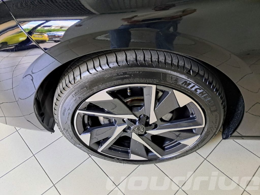 PEUGEOT 308 / PureTech Turbo 130 S&S EAT8 Allure KM0 - 18