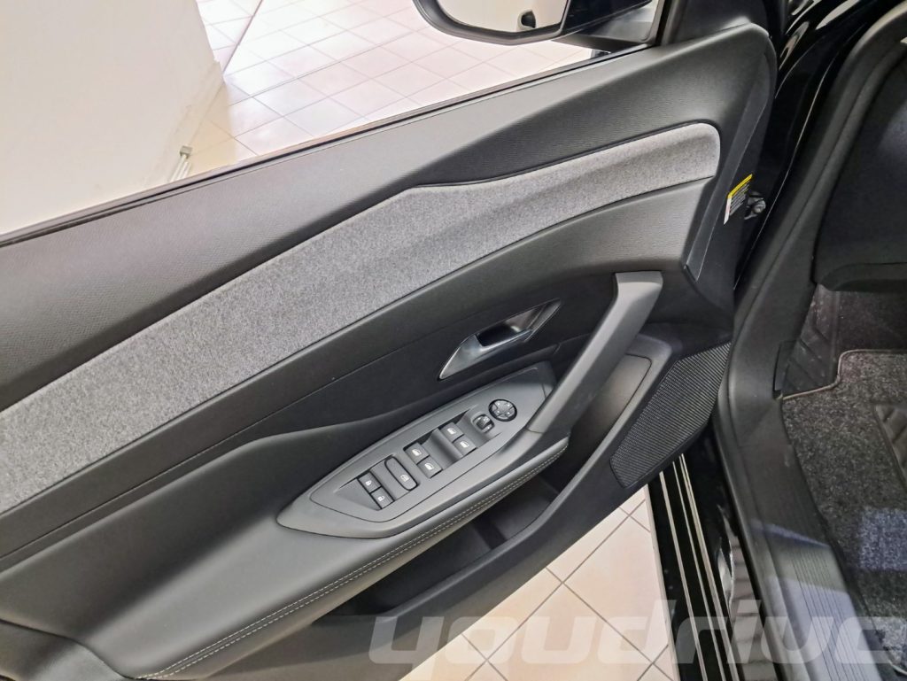 PEUGEOT 308 / PureTech Turbo 130 S&S EAT8 Allure KM0 - 15