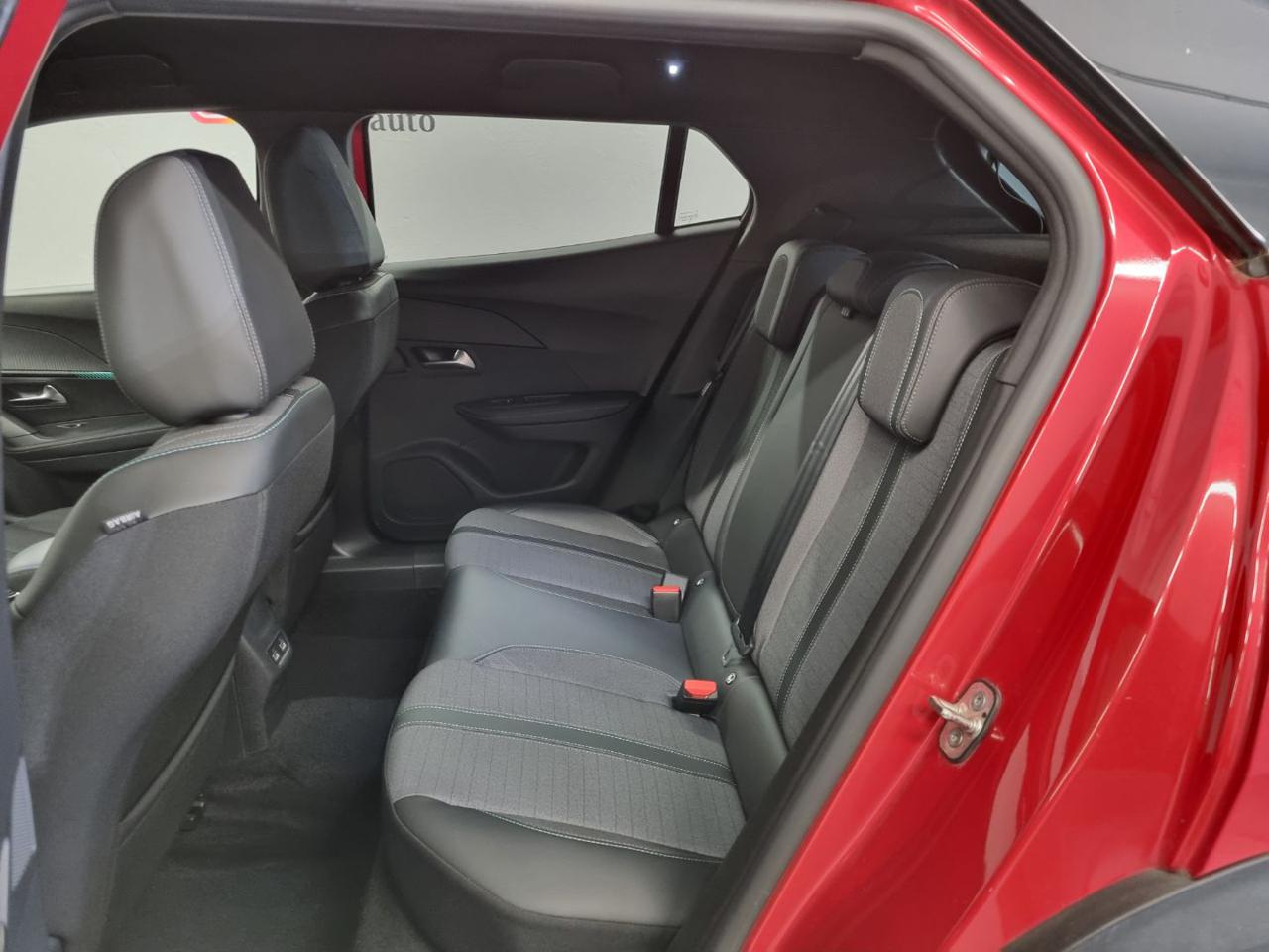 PEUGEOT 2008 motore elettrico 136 CV Allure - 31