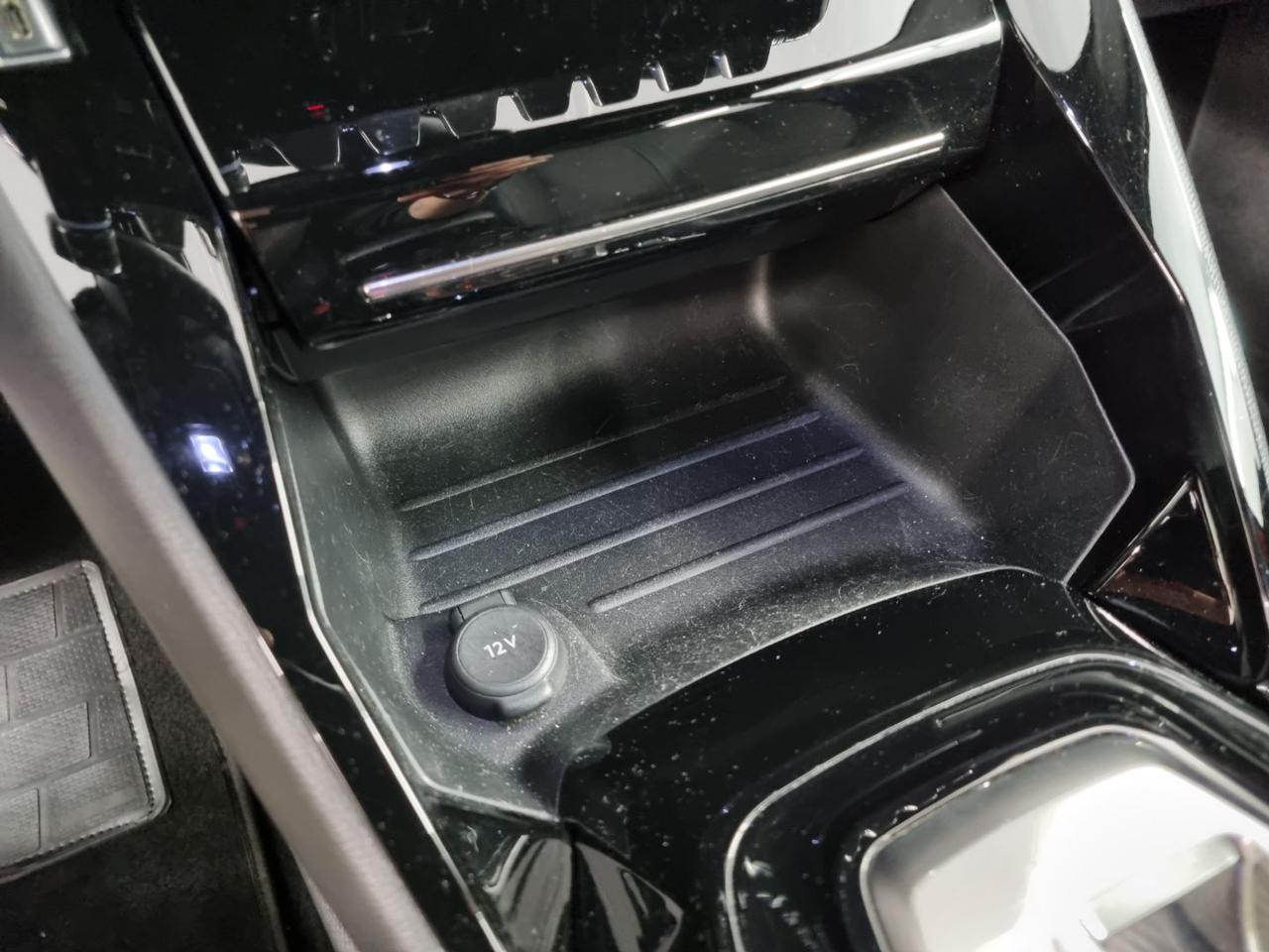 PEUGEOT 2008 motore elettrico 136 CV Allure - 23