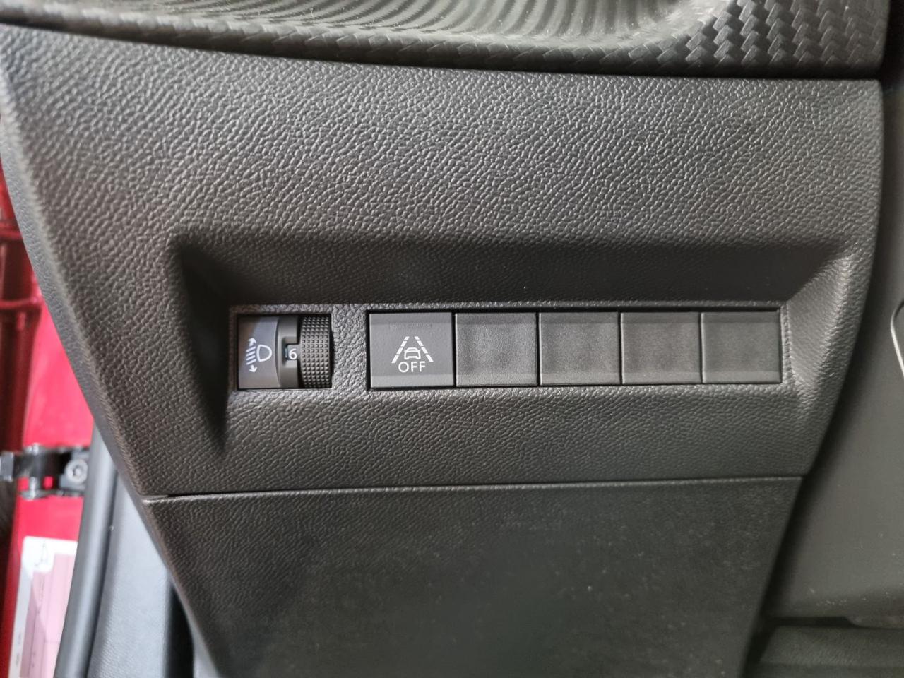 PEUGEOT 2008 motore elettrico 136 CV Allure - 26