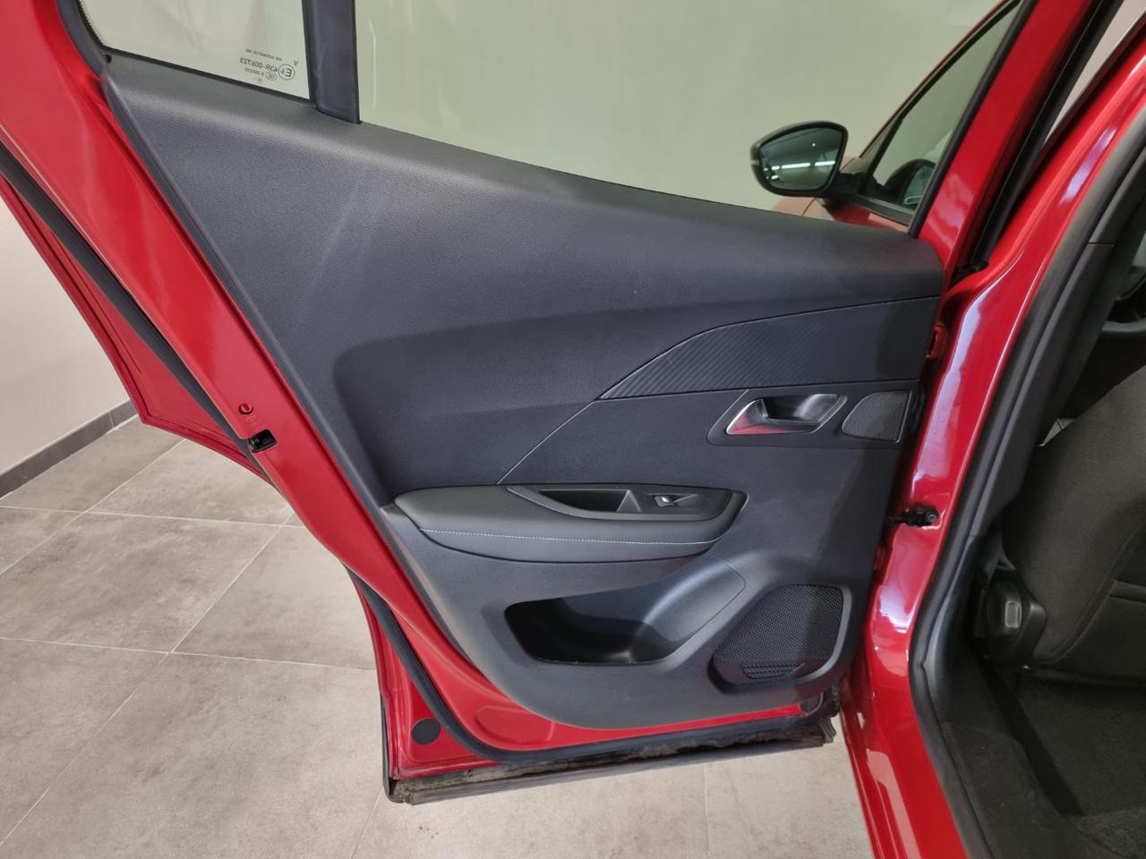 PEUGEOT 2008 motore elettrico 136 CV Allure - 32