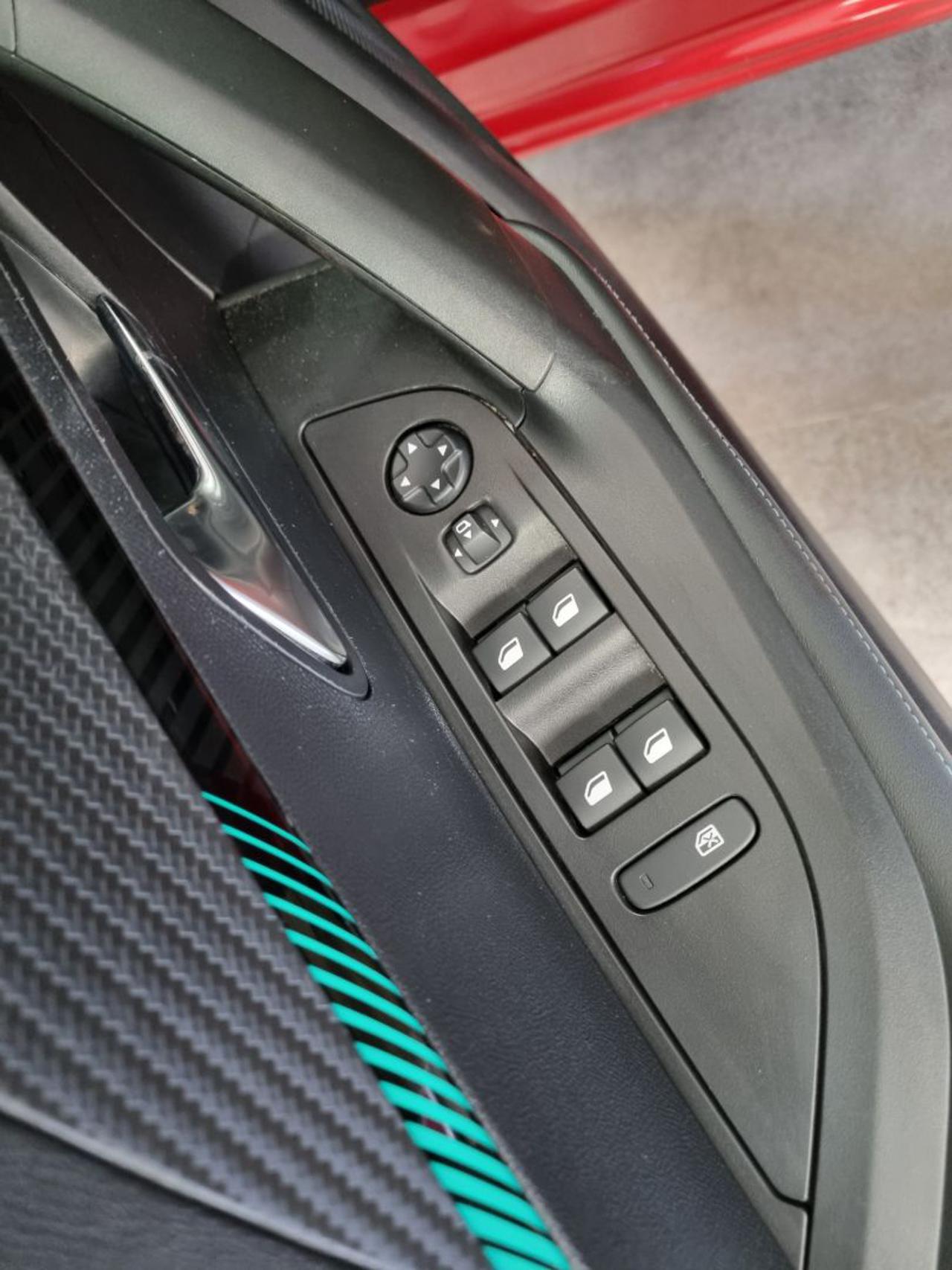 PEUGEOT 2008 motore elettrico 136 CV Allure - 27