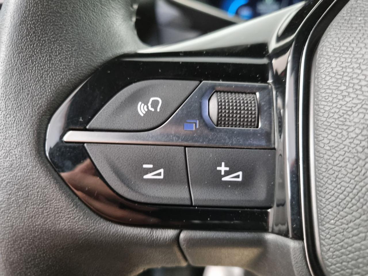 PEUGEOT 2008 motore elettrico 136 CV Allure - 21