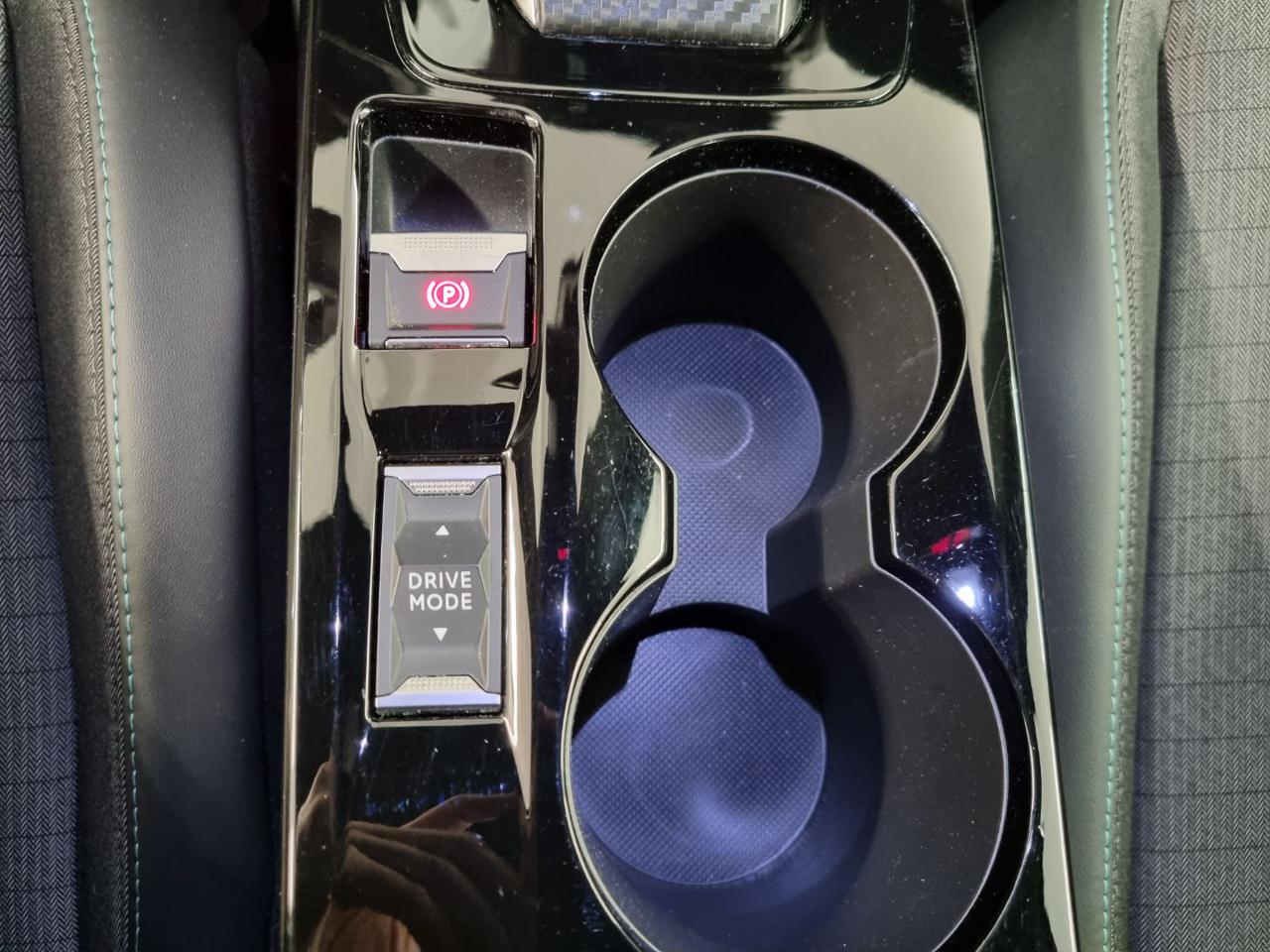 PEUGEOT 2008 motore elettrico 136 CV Allure - 14