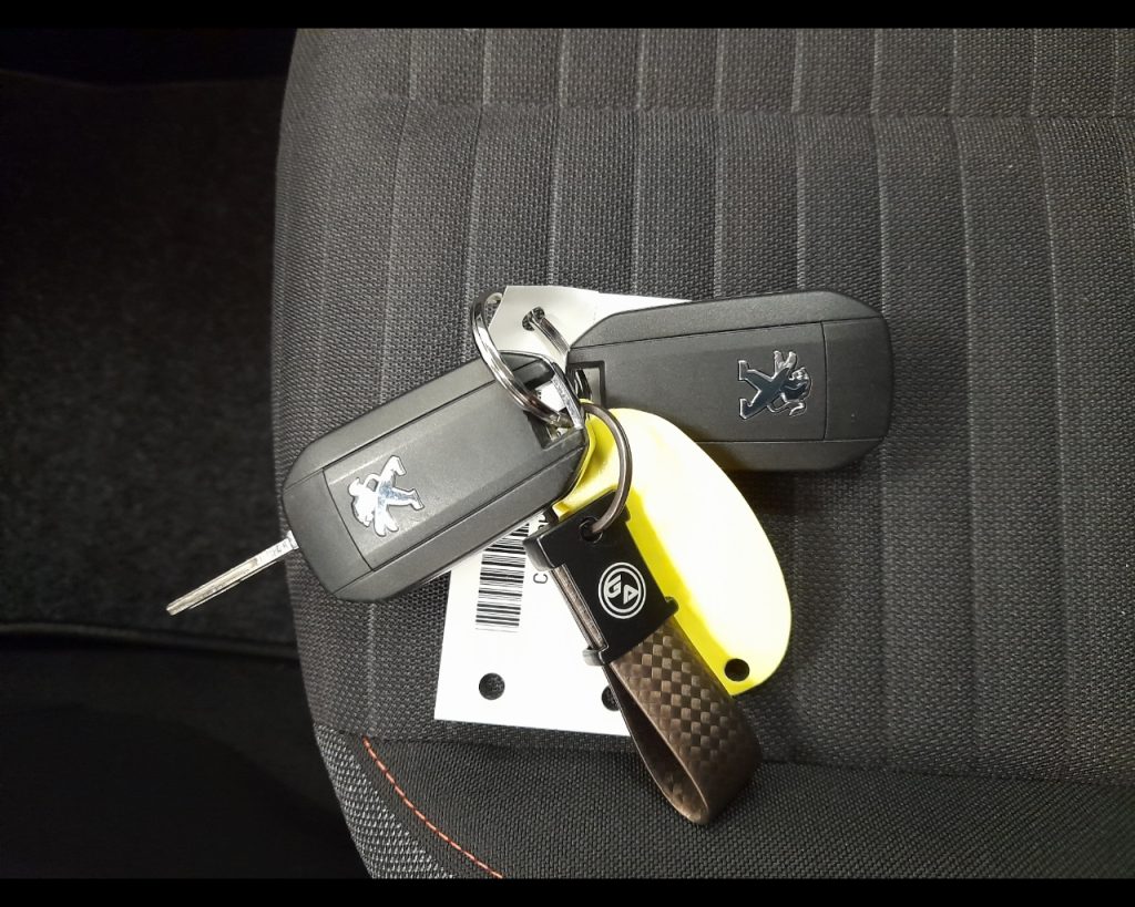 PEUGEOT 2008 II 2020 -  1.2 puretech Active s&s 100cv - 14
