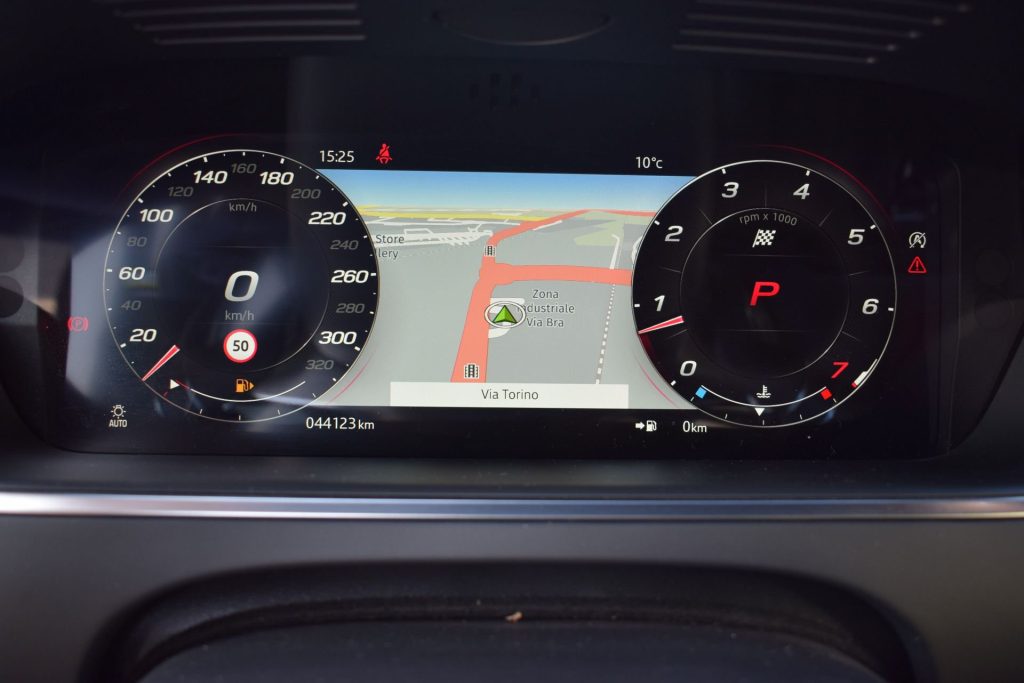 JAGUAR F-Type 2.0 aut. Coupé R-Dynamic BLACK - 11