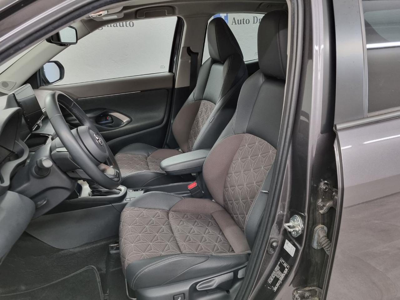 TOYOTA Yaris Cross 1.5 Hybrid 5p. E-CVT Lounge - 25