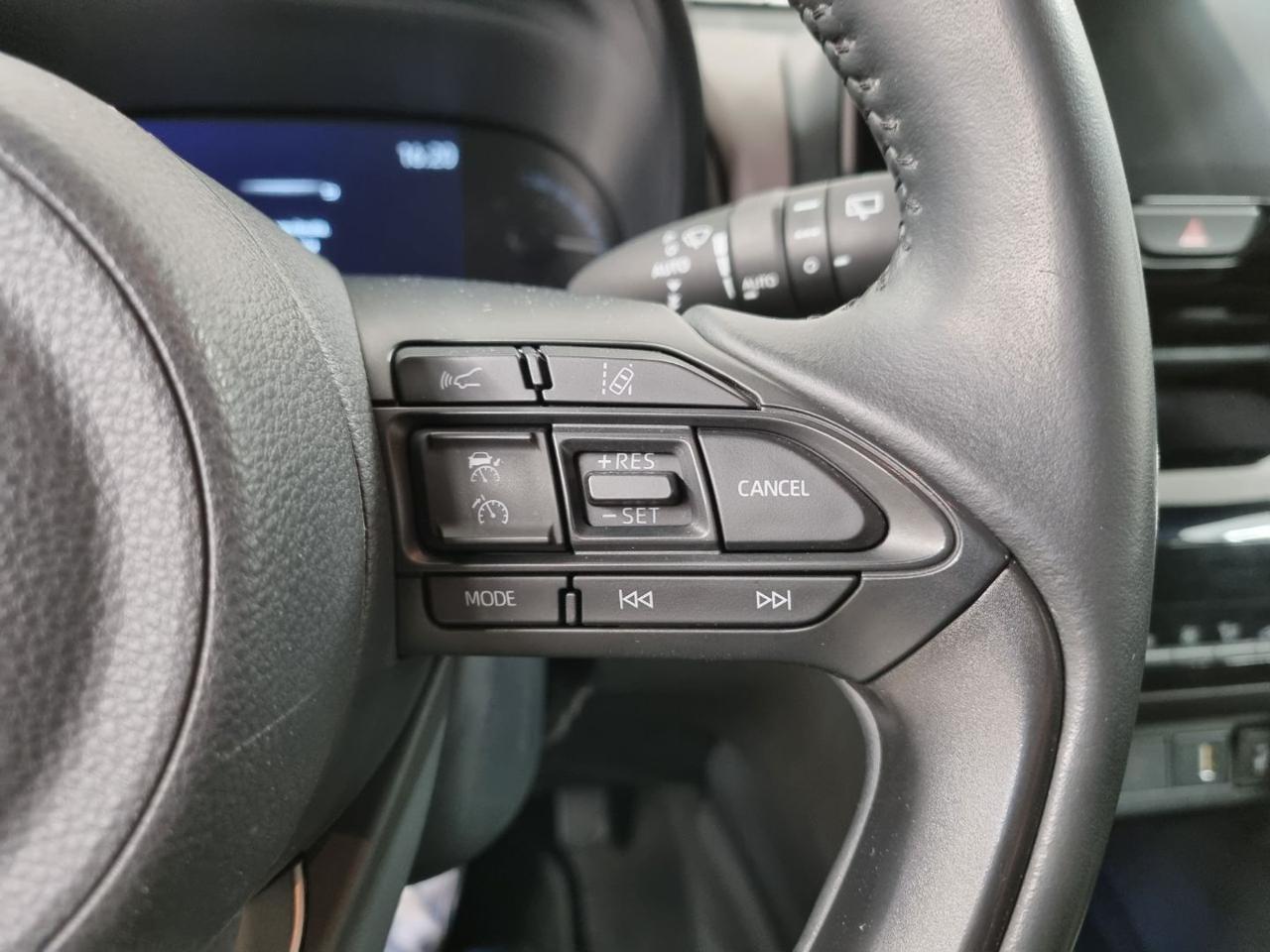 TOYOTA Yaris Cross 1.5 Hybrid 5p. E-CVT Lounge - 37