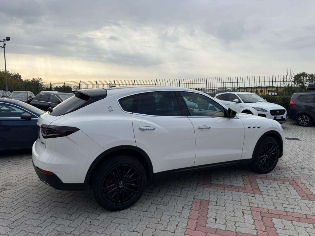 MASERATI Levante 3.0 Q4 V6 350cv auto IVA ESPOSTA - 4