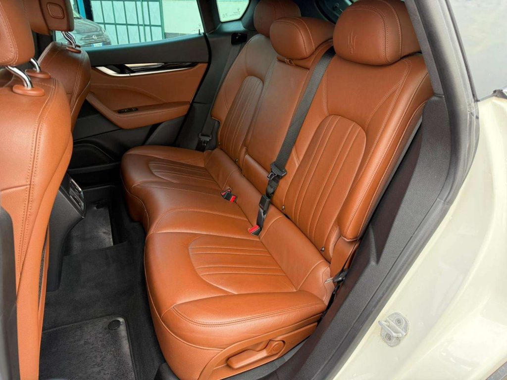 MASERATI Levante 3.0 Q4 V6 350cv auto IVA ESPOSTA - 9