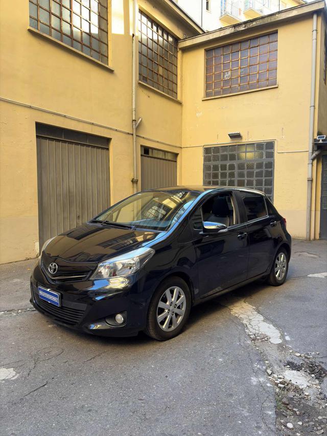 TOYOTA Yaris Nero metallizzato