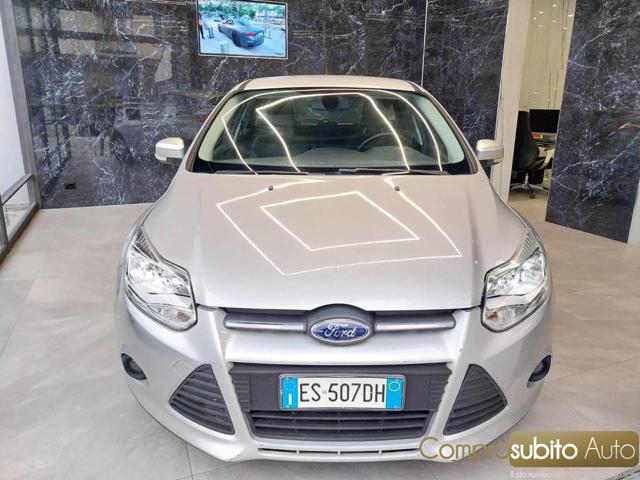 FORD Focus Gris Pastel