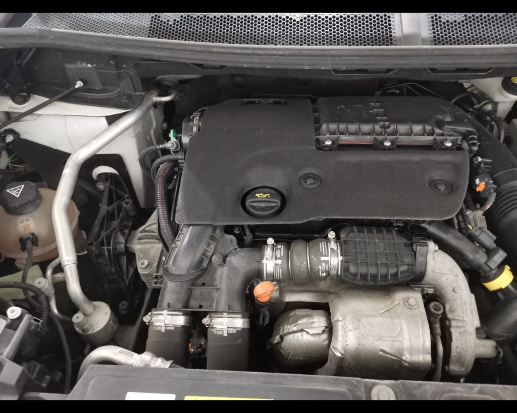 PEUGEOT 5008 BlueHDi 120 S&S EAT6 Business - 25