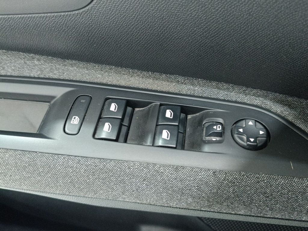 PEUGEOT 5008 1.6 BlueHDi 120 S&S EAT6 7 posti Business - 21