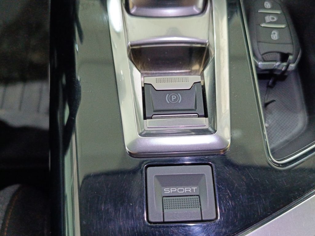 PEUGEOT 5008 1.6 BlueHDi 120 S&S EAT6 7 posti Business - 23