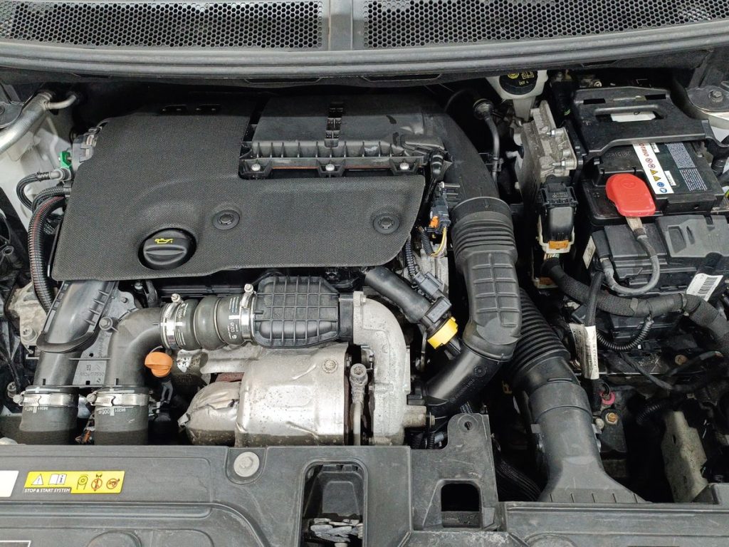 PEUGEOT 5008 1.6 BlueHDi 120 S&S EAT6 7 posti Business - 24