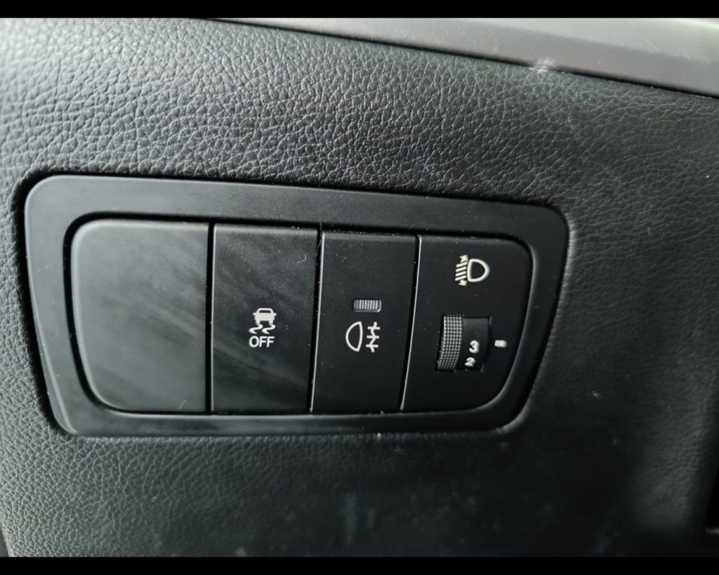 SSANGYONG Korando 2.0 e-XDi 175 CV 2WD MT C - 17