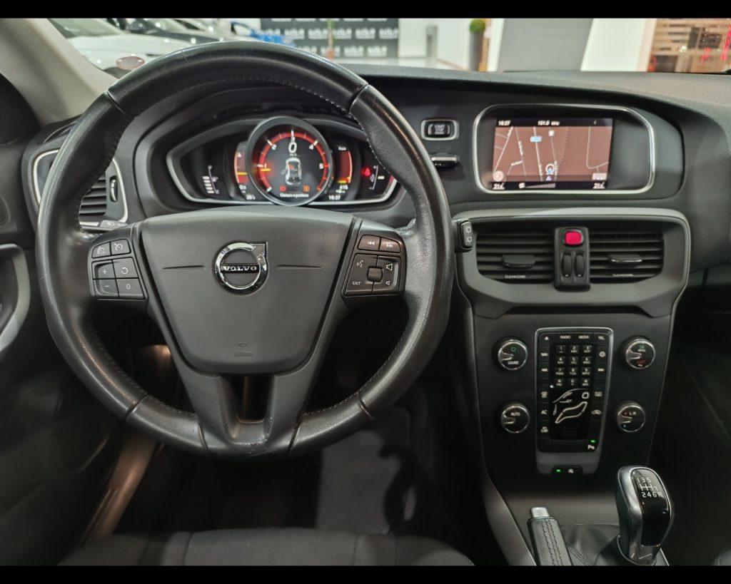 VOLVO V40 D2 Kinetic - 8