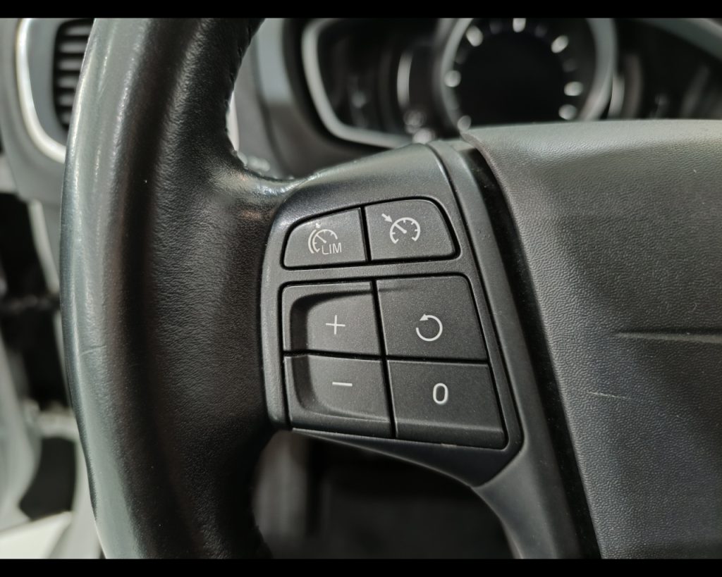 VOLVO V40 D2 Kinetic - 11