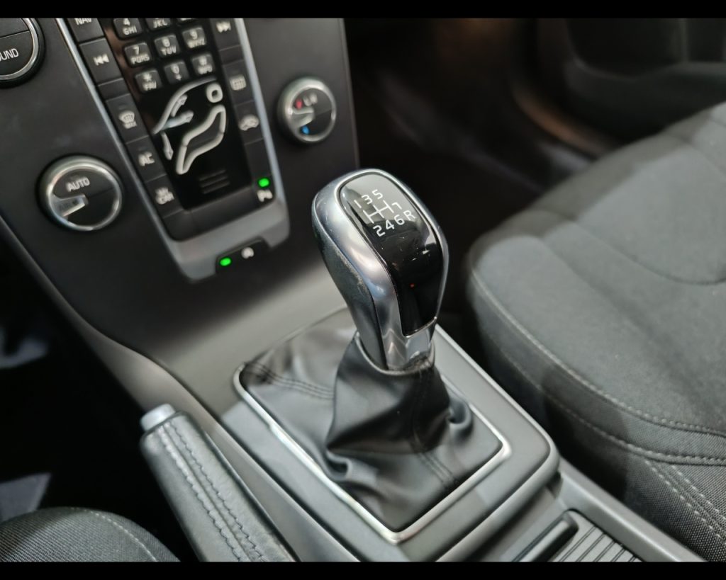 VOLVO V40 D2 Kinetic - 13