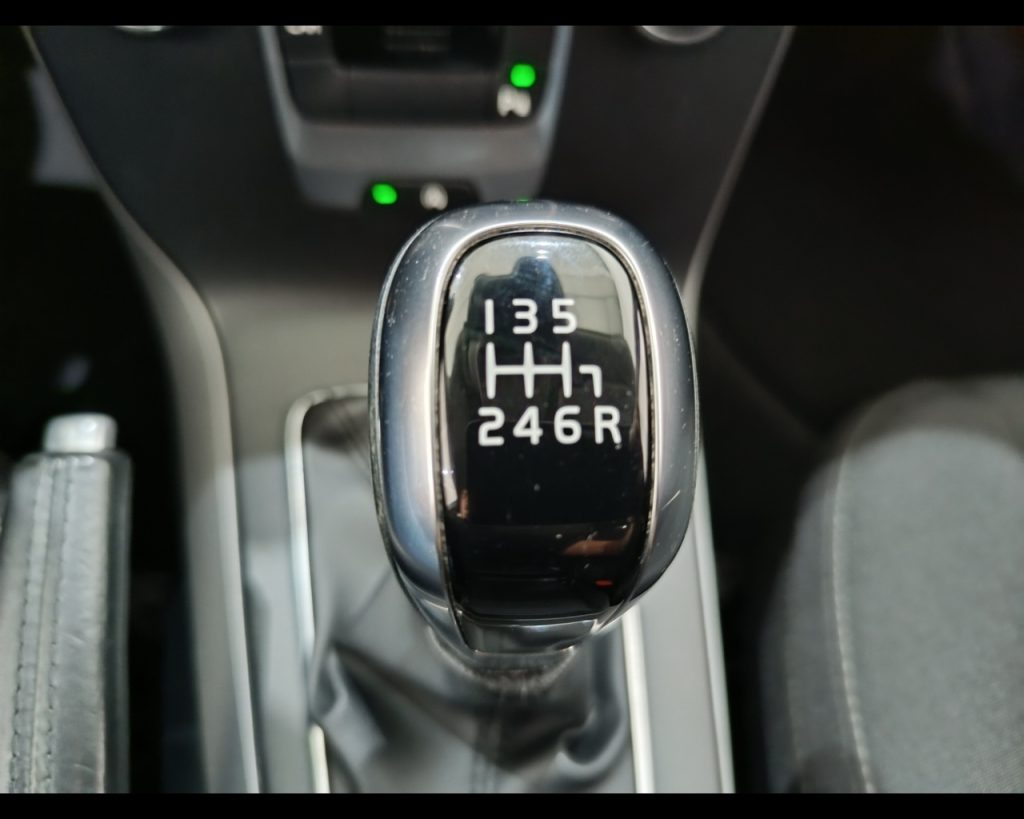 VOLVO V40 D2 Kinetic - 14