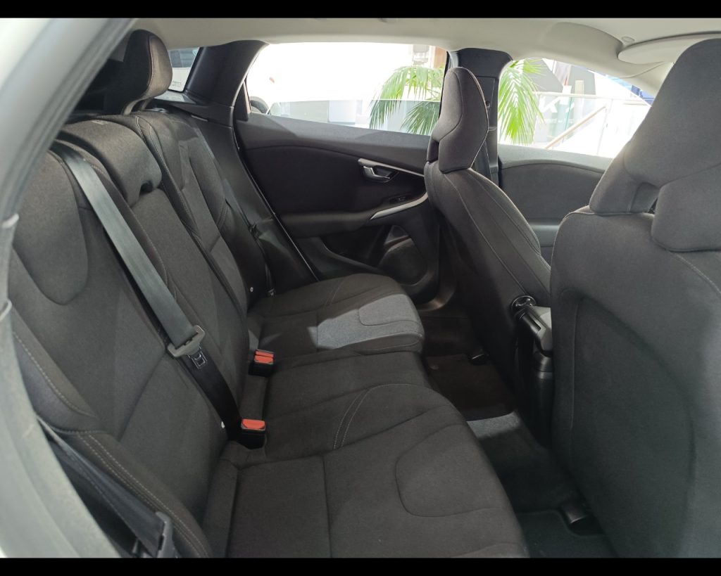 VOLVO V40 D2 Kinetic - 16