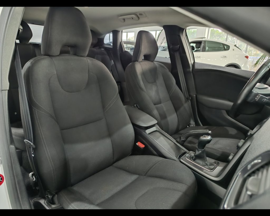 VOLVO V40 D2 Kinetic - 17