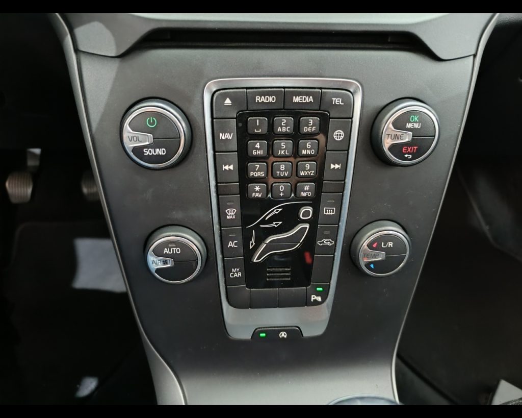 VOLVO V40 D2 Kinetic - 18