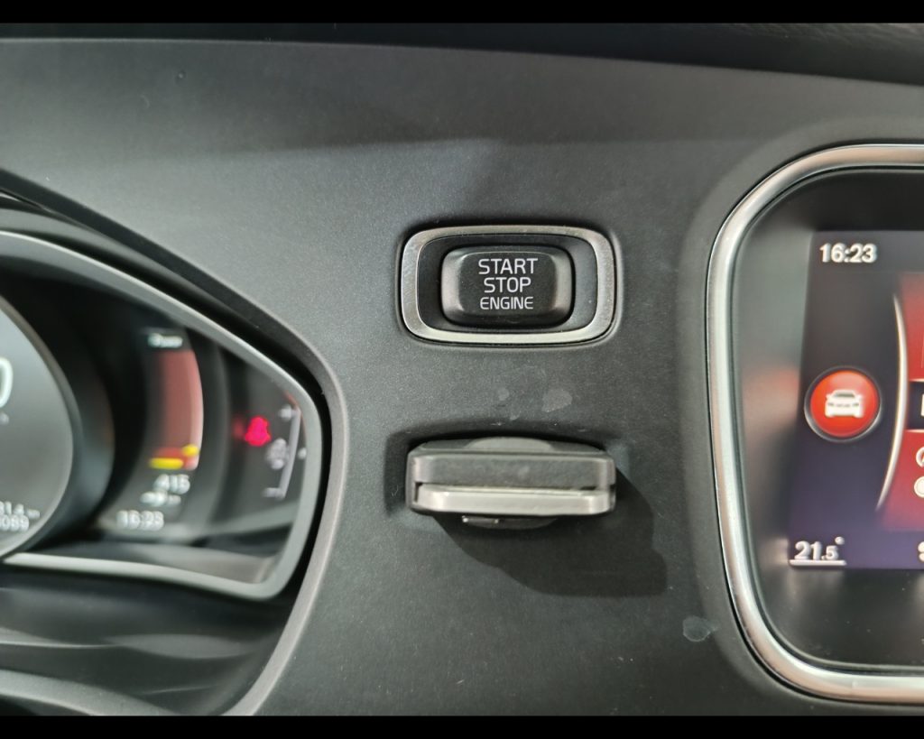 VOLVO V40 D2 Kinetic - 19