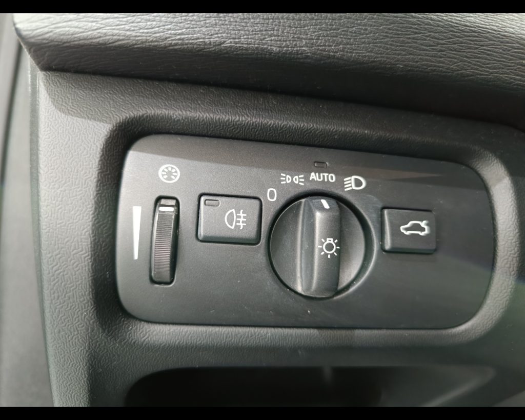 VOLVO V40 D2 Kinetic - 21