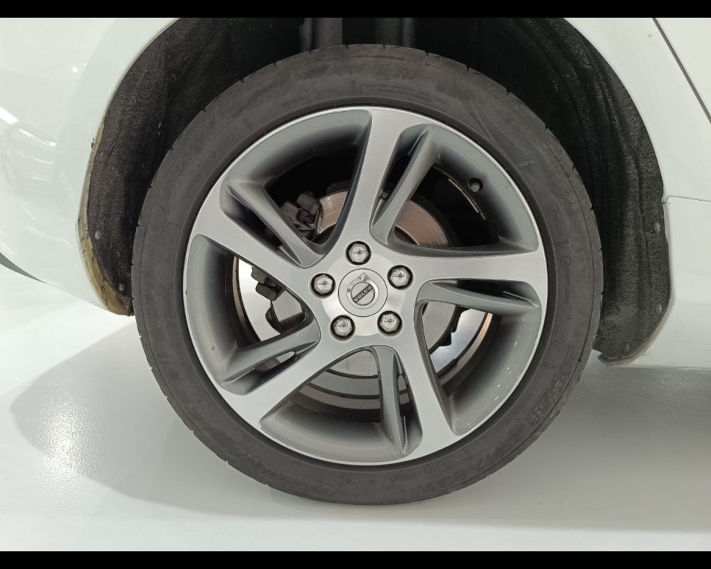 VOLVO V40 D2 Kinetic - 24