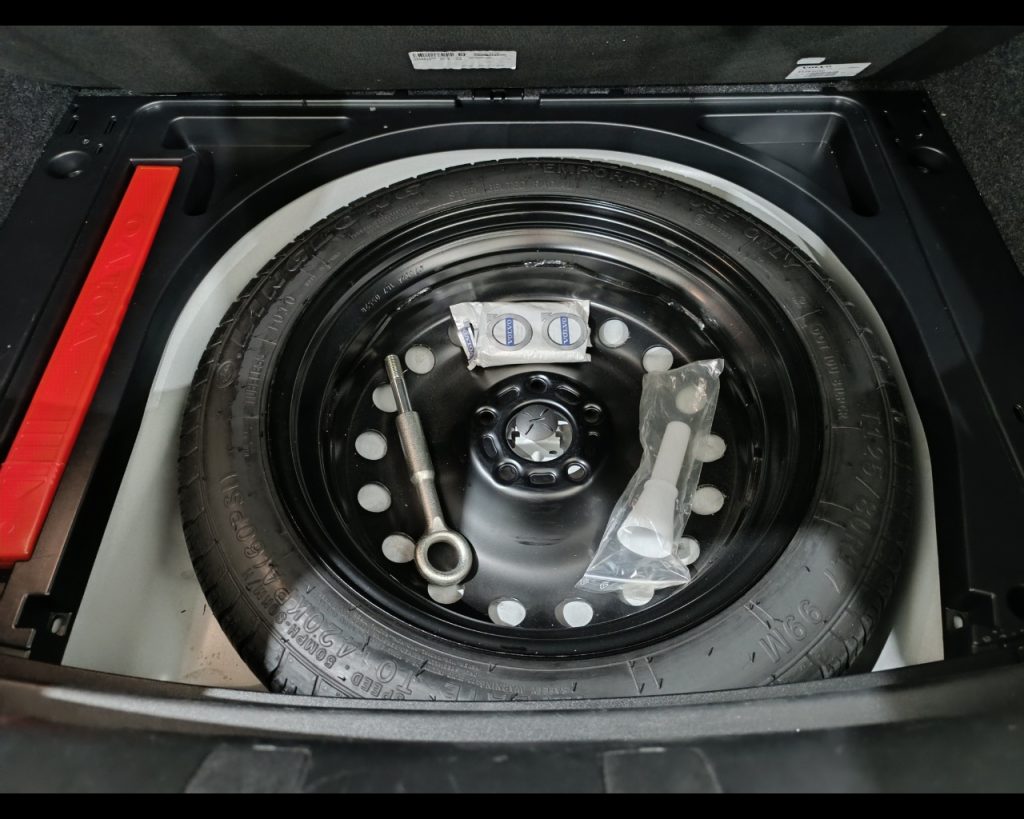 VOLVO V40 D2 Kinetic - 25